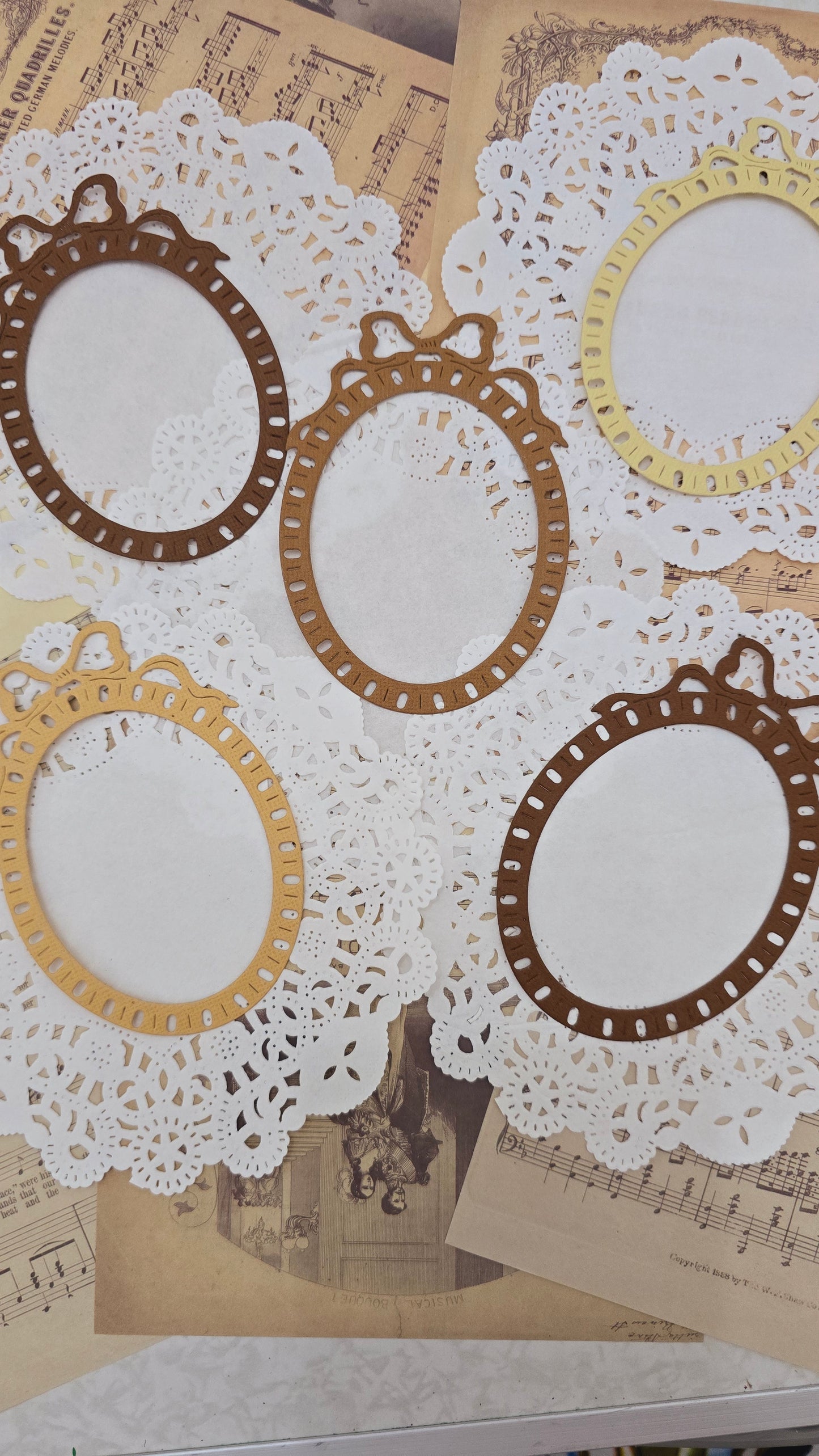 Die cuts set of 5 Oval Bow frame carton Paper plus embossing oval 216g/M High Quality Brown tones for Journaling | Scrapbooking | crafts•