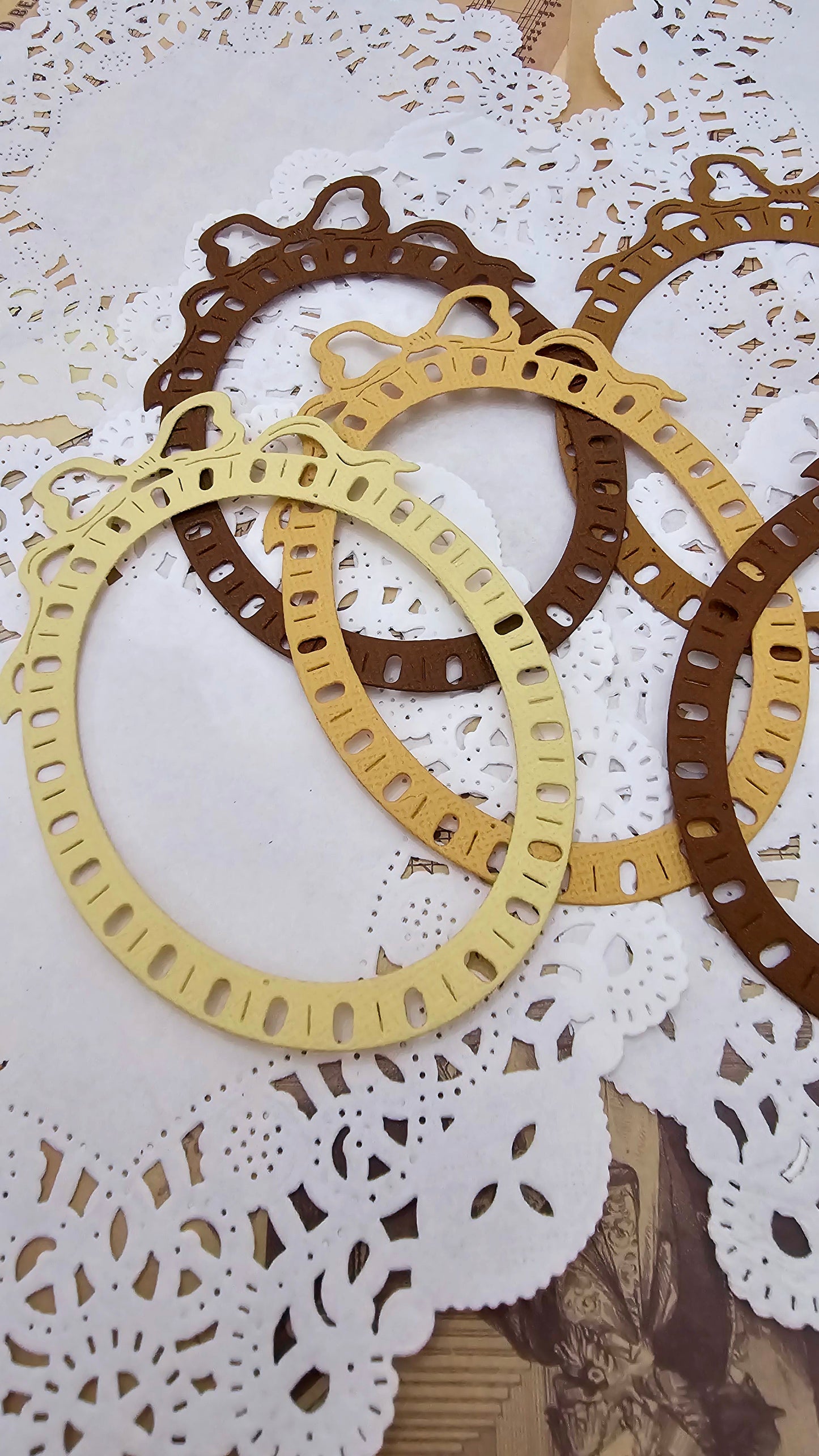 Die cuts set of 5 Oval Bow frame carton Paper plus embossing oval 216g/M High Quality Brown tones for Journaling | Scrapbooking | crafts•