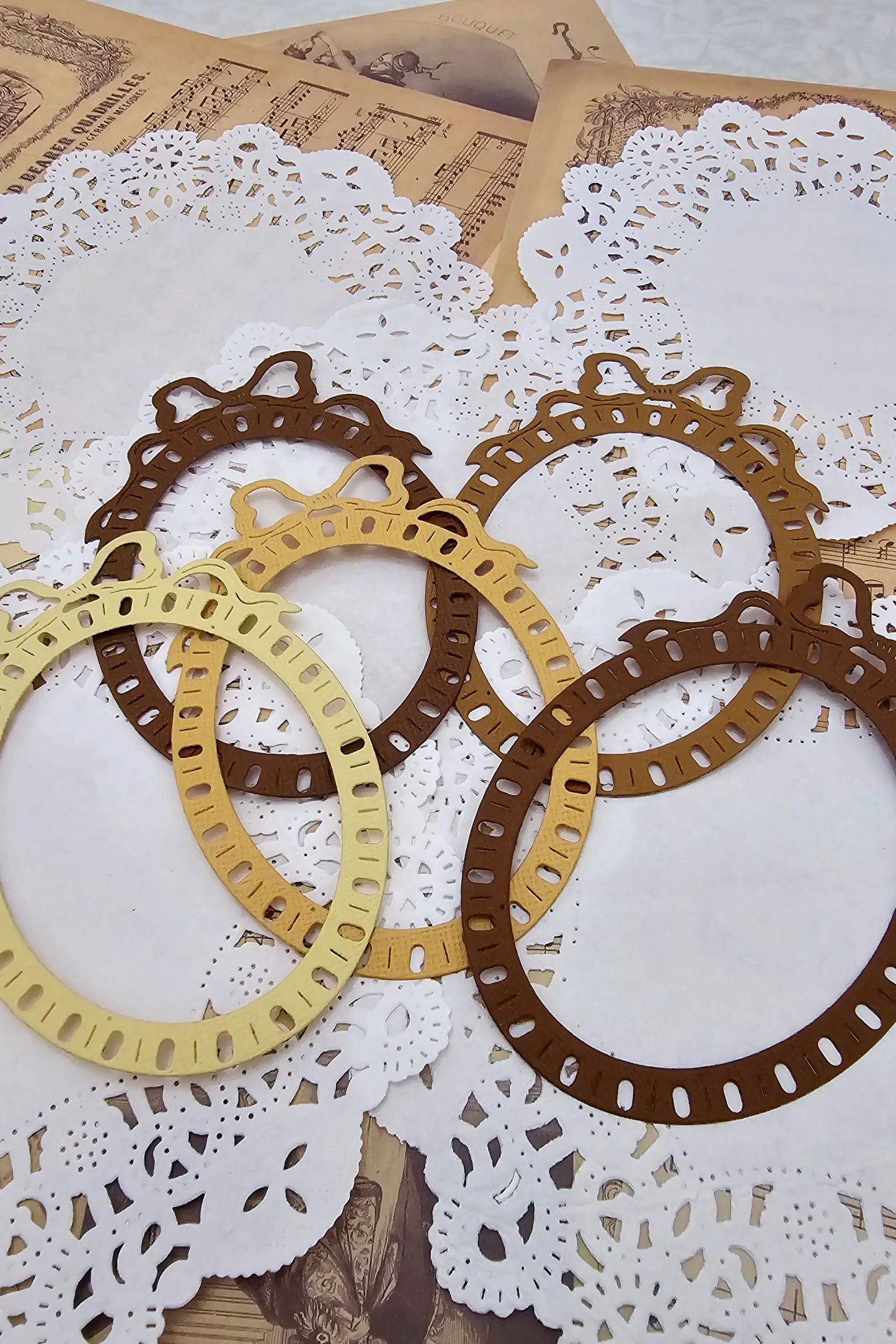 Die cuts set of 5 Oval Bow frame carton Paper plus embossing oval 216g/M High Quality Brown tones for Journaling | Scrapbooking | crafts•